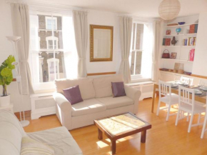 Bright, spacious 2 bedroom flat by Russell Square